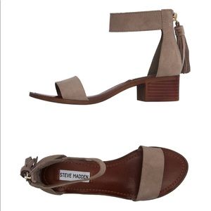 Light brown Steve Madden sandals